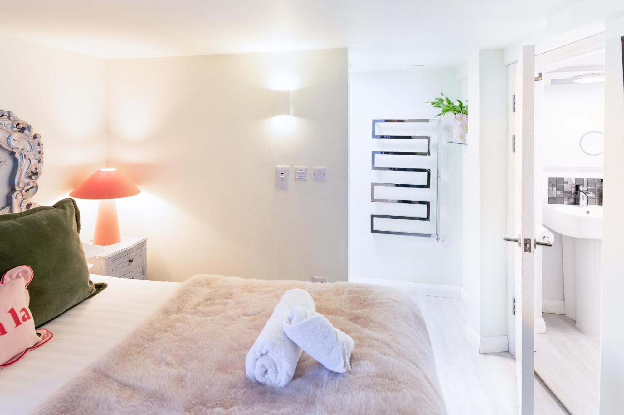 Gorgeous Boutique Flat Sleeps 2 In Lyme Regis Villa Buitenkant foto